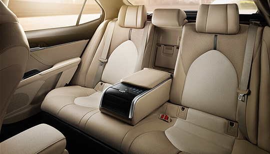 Toyota Camry 2021 LEATHER UPHOLSTERY with TOUCH CONTROLS ON ARMREST